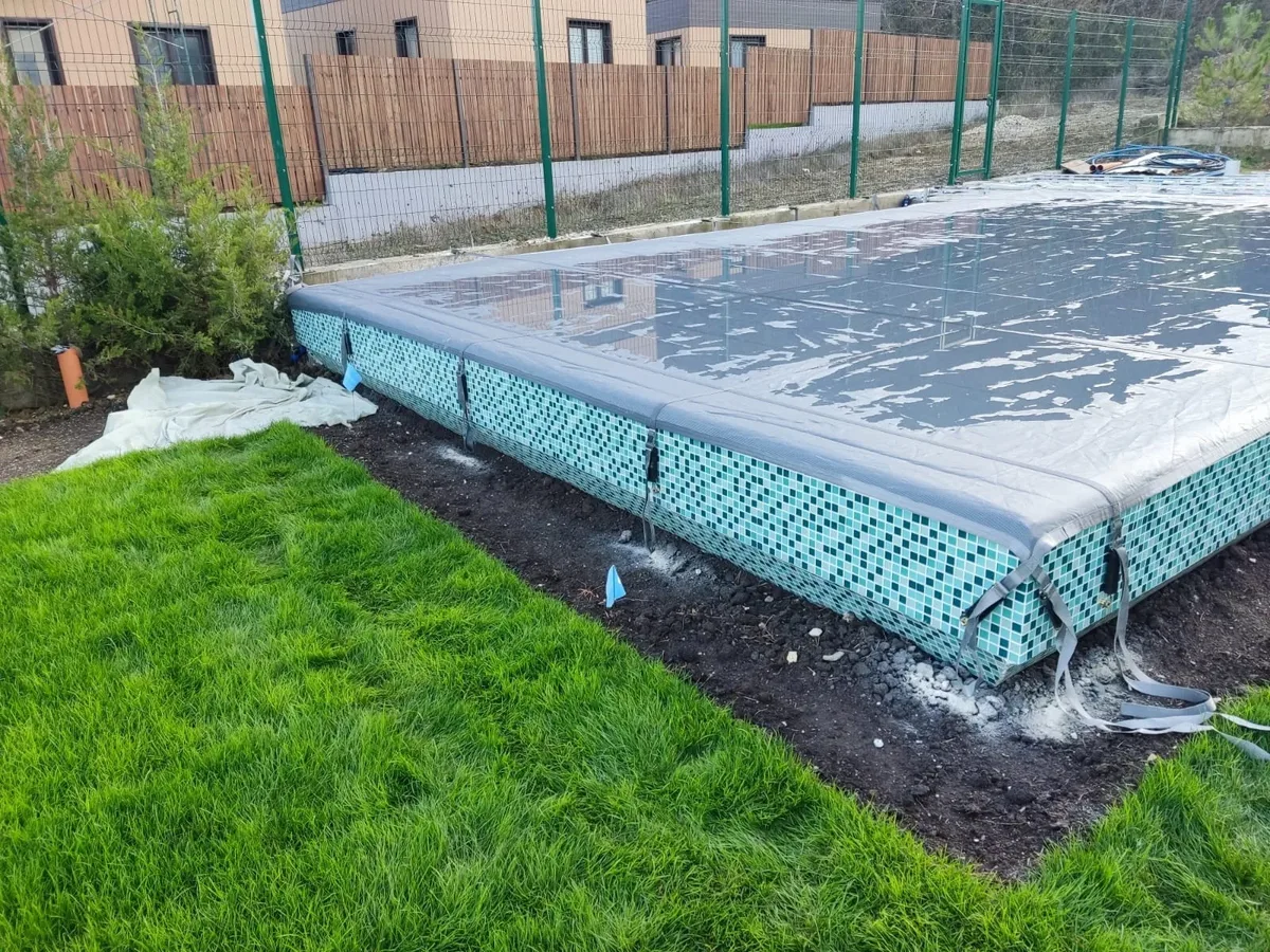 Батутное покрывало на бассейне в Пскове